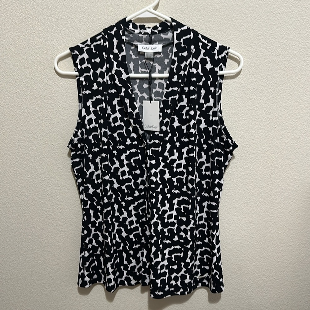 NWT Calvin Klein top Sz Medium